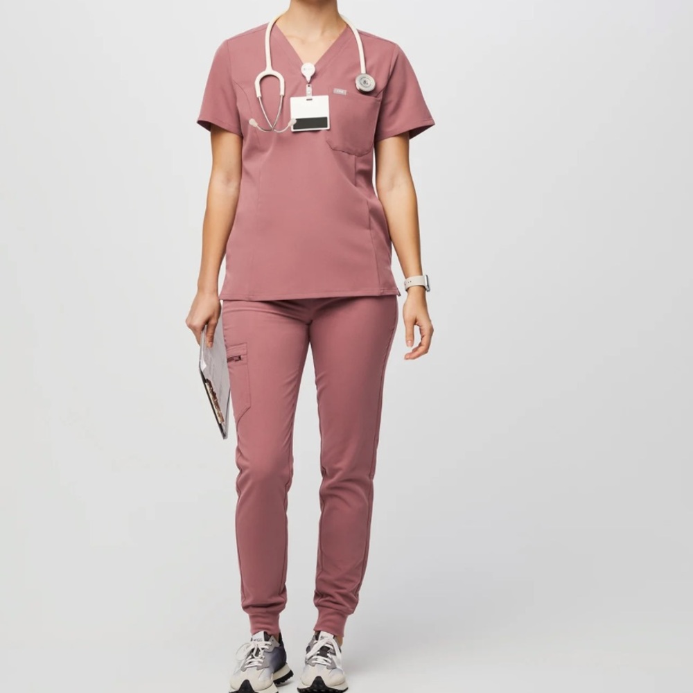 Figs size medium scrub set in mauve